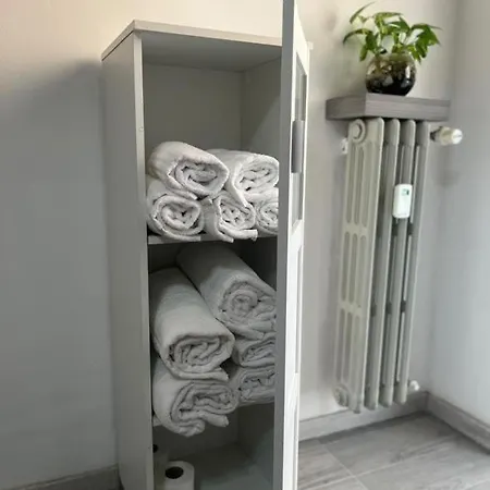 Sleep & Fly Bgy Airport-station-center Apartament
